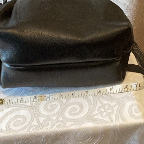 Portland Leather large bucket bag, black. - Picture 3 of 4